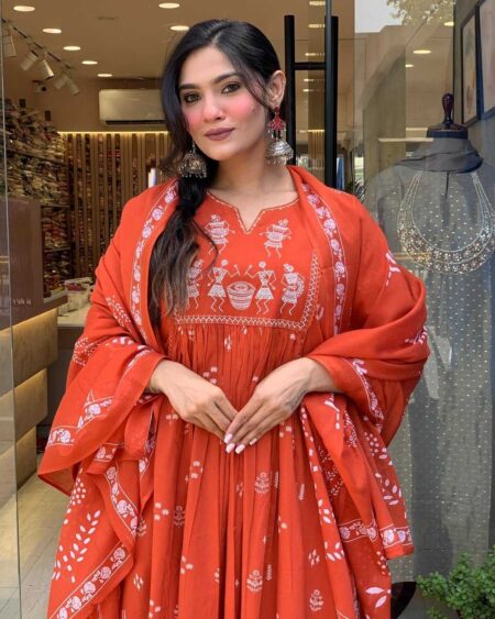 Women's Contton Floral Embroidered Round Neck Regular Kurti Pant Dupatta Set