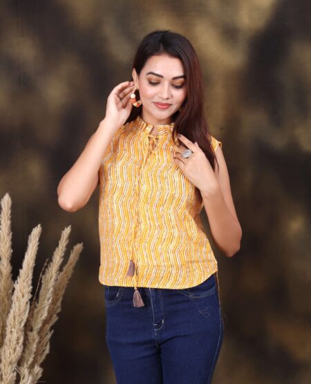 Yellow Zigzag Printed Sleeveless Top for Women ? Trendy Casual Cotton Wear