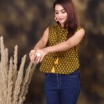 Stylish Black & Yellow Printed Sleeveless Cotton Top for Women ? Casual Summer Wear